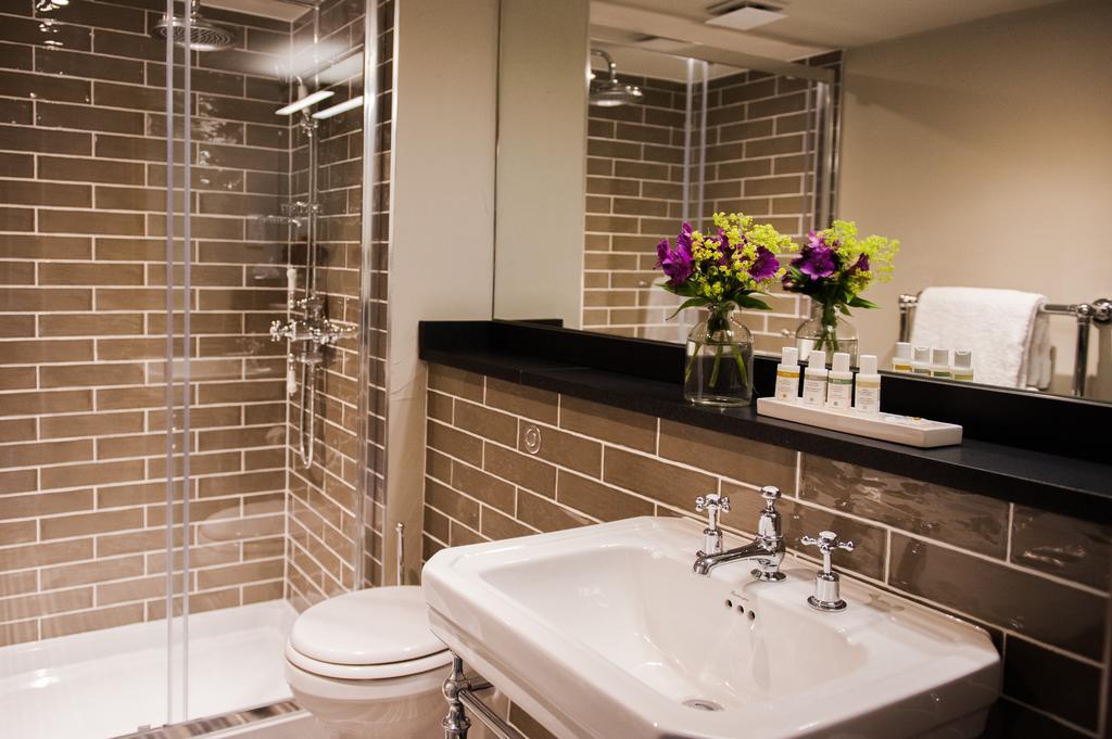 The White Hart, Overton Room photo